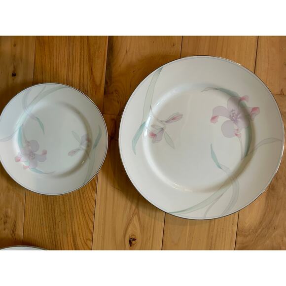 Mikasa Fine China June Garden Place Setting Dinner, Salad Plates & Cups - Picture 10 of 16